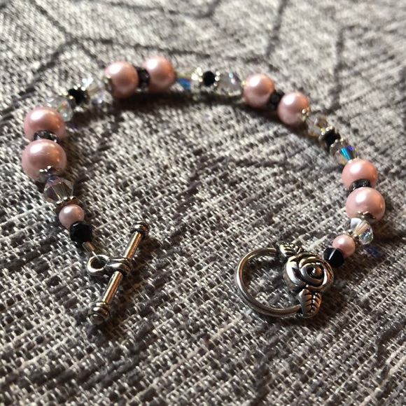 Jewelry - 🌻Pink Pearl and Diamond Bracelet